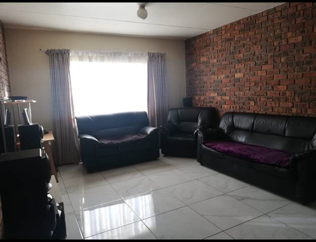 3 BEDROOM SECTIONAL TITLE FOR SALE IN NOORDRAND